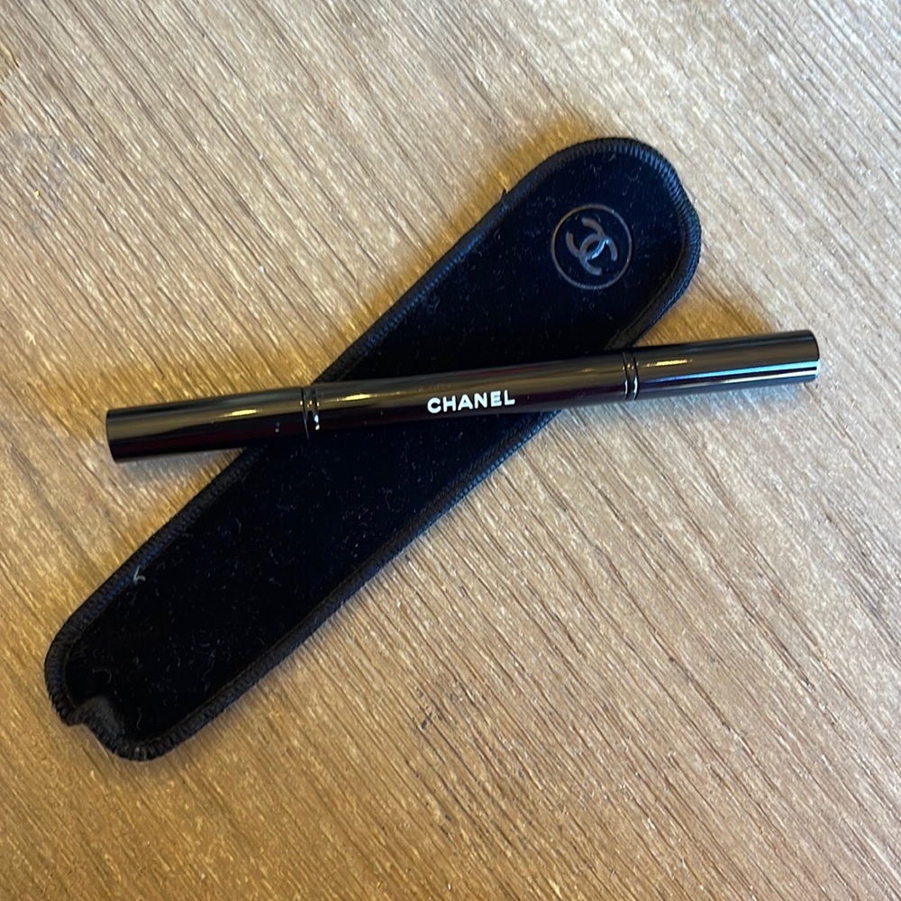 CHANEL Dual ended makeup brush - Definer/Smudger